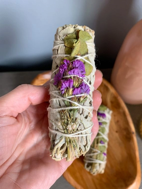Protection California White Sage Smudge Stick with Eucalyptus & Purple Statice Flower & Lavender