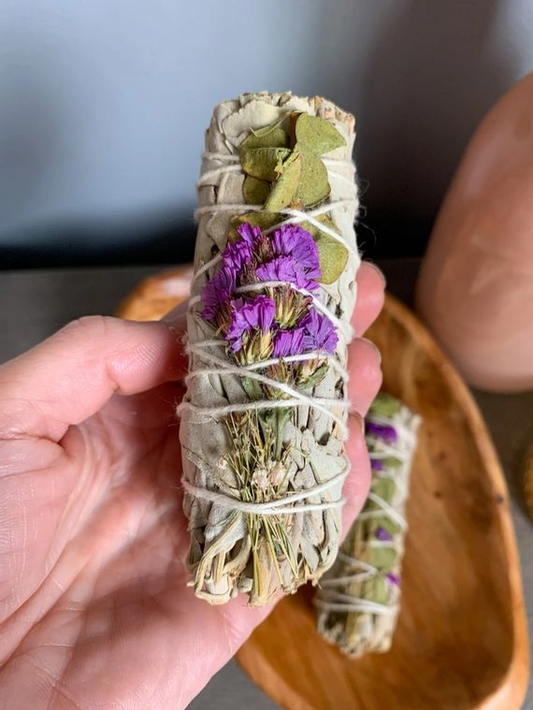 Protection California White Sage Smudge Stick with Eucalyptus & Purple Statice Flower & Lavender
